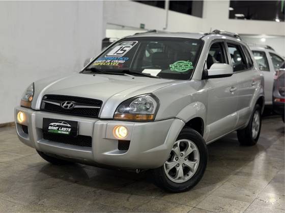 HYUNDAI TUCSON 2.0 MPFI GLS 16V 143CV 2WD FLEX 4P AUTOMÁTICO HYUNDAI TUCSON 2.0 MPFI GLS 16V 143CV 2WD FLEX 4P AUTOMÁTICO